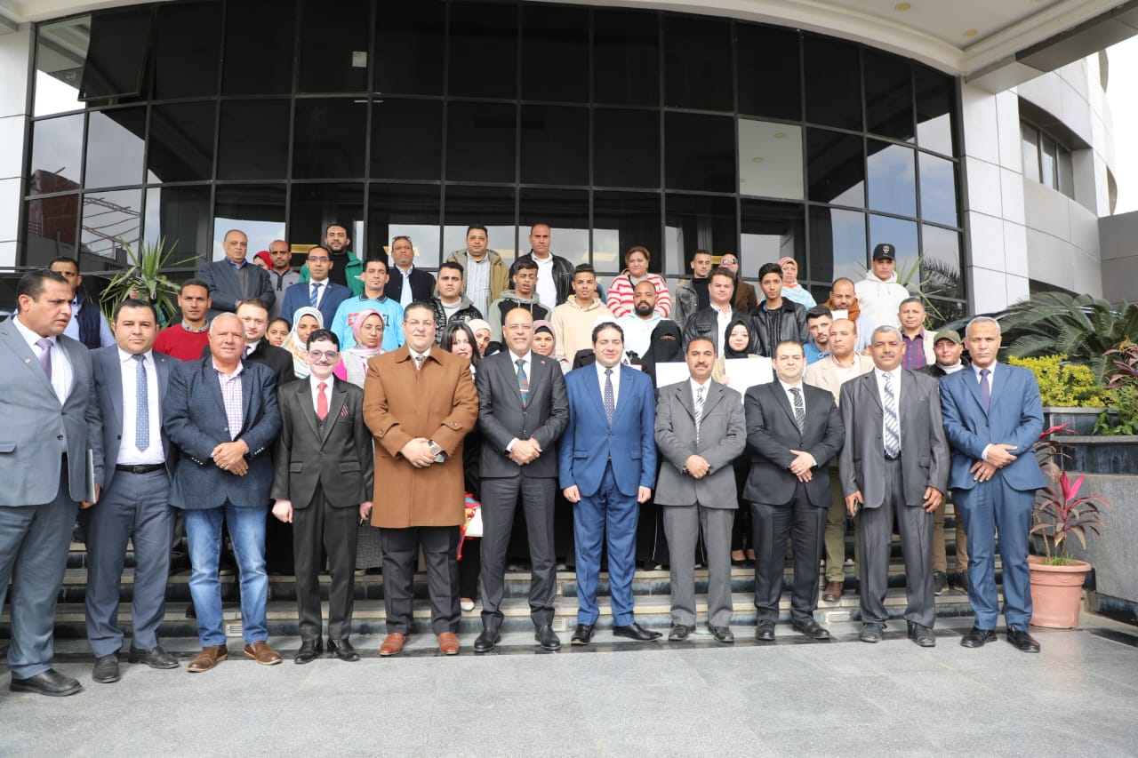 وزير العمل يكرم المتفوقين في التدريب